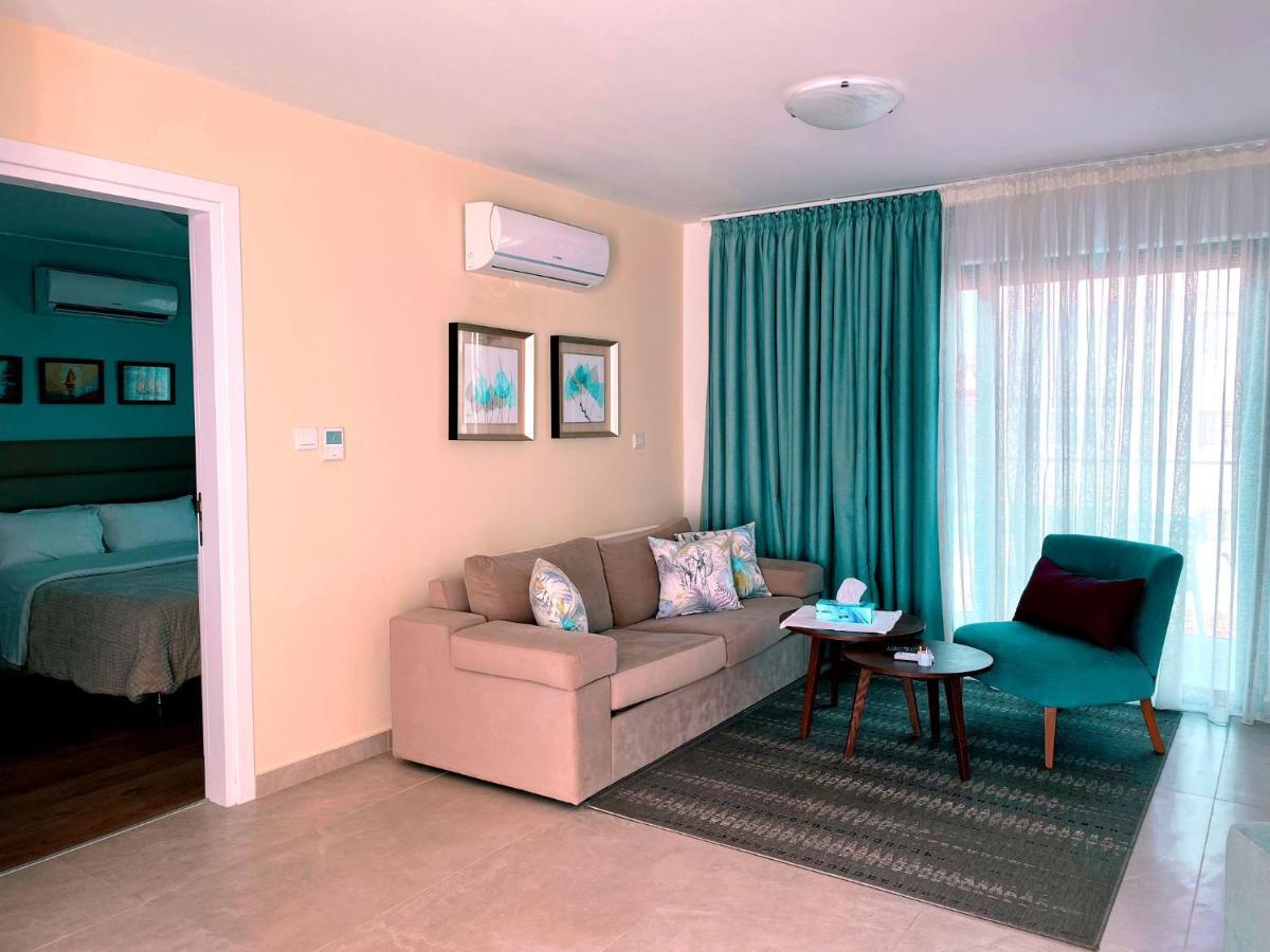 Victoria Suites Paphos Exterior foto